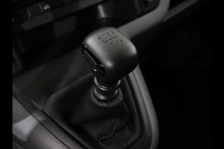 Peugeot Expert 1.5 BlueHDI Premium L2 | Navigatie | Apple carplay/Android Auto | DAB+ | 3zits | Airco | Cruise Control | Betimmering | Bumpers in kleur Peugeot Expert 1.5 BlueHDI Premium L2 | Navigatie | Apple carplay/Android Auto | DAB+ | 3zits | Airco | Cruise Control | Betimmering | Bumpers in kleur