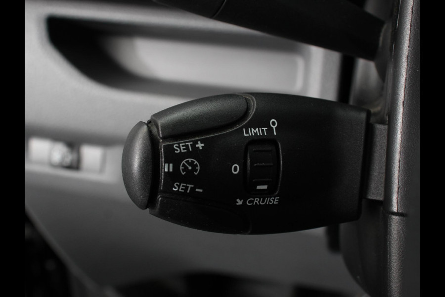 Peugeot Expert 1.5 BlueHDI Premium L2 | Navigatie | Apple carplay/Android Auto | DAB+ | 3zits | Airco | Cruise Control | Betimmering | Bumpers in kleur Peugeot Expert 1.5 BlueHDI Premium L2 | Navigatie | Apple carplay/Android Auto | DAB+ | 3zits | Airco | Cruise Control | Betimmering | Bumpers in kleur