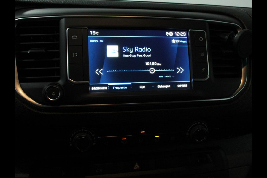 Peugeot Expert 1.5 BlueHDI Premium L2 | Navigatie | Apple carplay/Android Auto | DAB+ | 3zits | Airco | Cruise Control | Betimmering | Bumpers in kleur Peugeot Expert 1.5 BlueHDI Premium L2 | Navigatie | Apple carplay/Android Auto | DAB+ | 3zits | Airco | Cruise Control | Betimmering | Bumpers in kleur