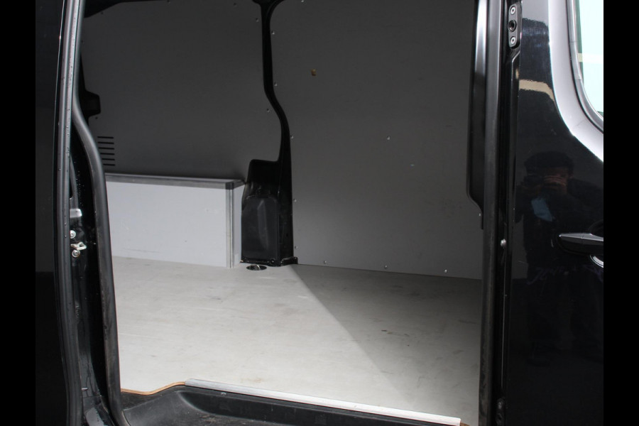 Peugeot Expert 1.5 BlueHDI Premium L2 | Navigatie | Apple carplay/Android Auto | DAB+ | 3zits | Airco | Cruise Control | Betimmering | Bumpers in kleur Peugeot Expert 1.5 BlueHDI Premium L2 | Navigatie | Apple carplay/Android Auto | DAB+ | 3zits | Airco | Cruise Control | Betimmering | Bumpers in kleur