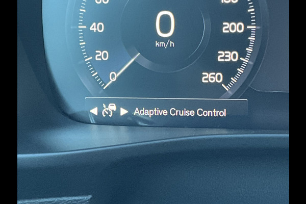 Volvo XC40 1.5 T5 262pk PHEV Recharge R-Design Elek.Trekhaak Leer Stoel/Stuurverw Adap.Cruise NL-Auto!