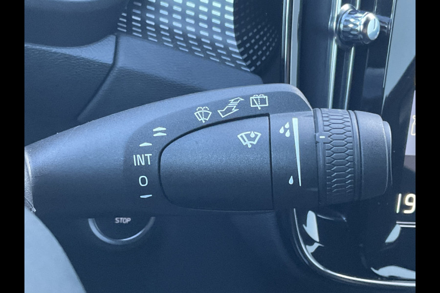 Volvo XC40 1.5 T5 262pk PHEV Recharge R-Design Elek.Trekhaak Leer Stoel/Stuurverw Adap.Cruise NL-Auto!