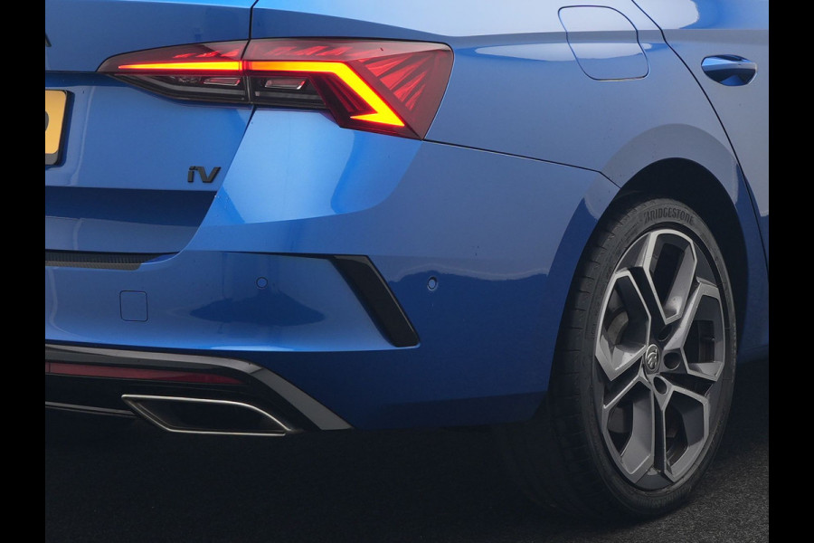 Škoda Octavia Combi 1.4 TSI RS iV Business Plug In Hybrid 245pk Dealer O.H PHEV | Adaptive Cruise | Camera | Sportstoelen Verwarmd | Apple Carplay | Navigatie | Crystal LED | Blis | Keyless | Stuur Verwarmd | Virtual | DAB | Škoda Octavia Combi 1.4 TSI RS iV Business Plug In Hybrid 245pk Dealer O.H PHEV | Adaptive Cruise | Camera | Sportstoelen Verwarmd | Apple Carplay | Navigatie | Crystal LED | Blis | Keyless | Stuur Verwarmd | Virtual | DAB |