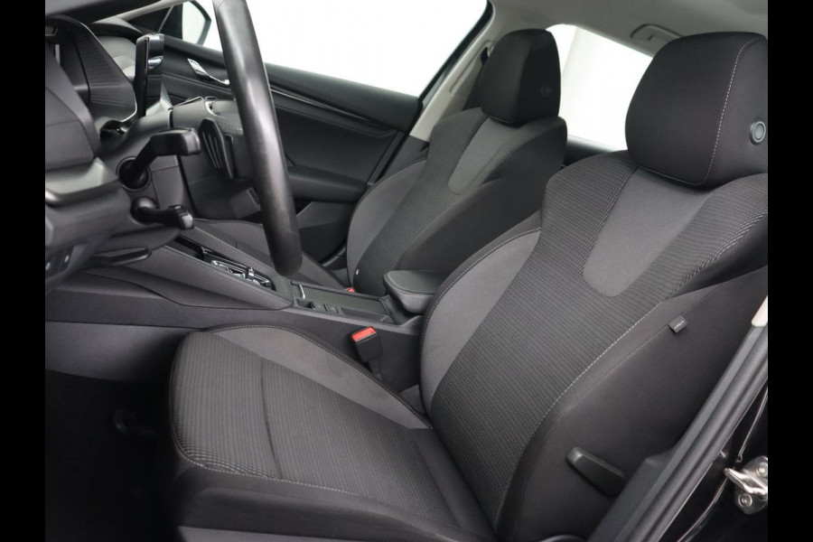 Škoda Octavia 1.4 TSI PHEV Business Edition | Adaptive cruise | Carplay | Stuurverwarming | Navigatie | Parkeerhulp | Climate control | Plug In Škoda Octavia 1.4 TSI PHEV Business Edition | Adaptive cruise | Carplay | Stuurverwarming | Navigatie | Parkeerhulp | Climate control | Plug In