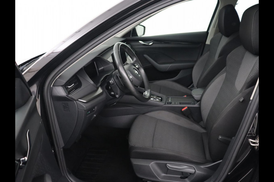 Škoda Octavia 1.4 TSI PHEV Business Edition | Adaptive cruise | Carplay | Stuurverwarming | Navigatie | Parkeerhulp | Climate control | Plug In Škoda Octavia 1.4 TSI PHEV Business Edition | Adaptive cruise | Carplay | Stuurverwarming | Navigatie | Parkeerhulp | Climate control | Plug In