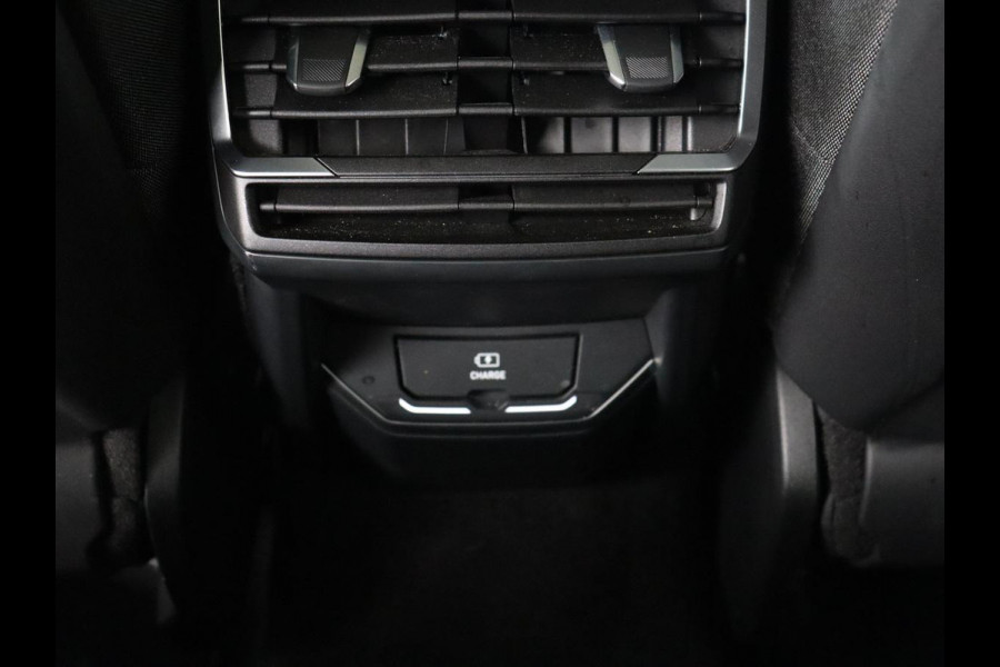 Lynk & Co 01 1.5 Plug In | Panoramadak | Infinity by Harman | Camera | Adaptive cruise | Stoelverwarming | Carplay | Memory | Full LED Lynk & Co 01 1.5 Plug In | Panoramadak | Infinity by Harman | Camera | Adaptive cruise | Stoelverwarming | Carplay | Memory | Full LED