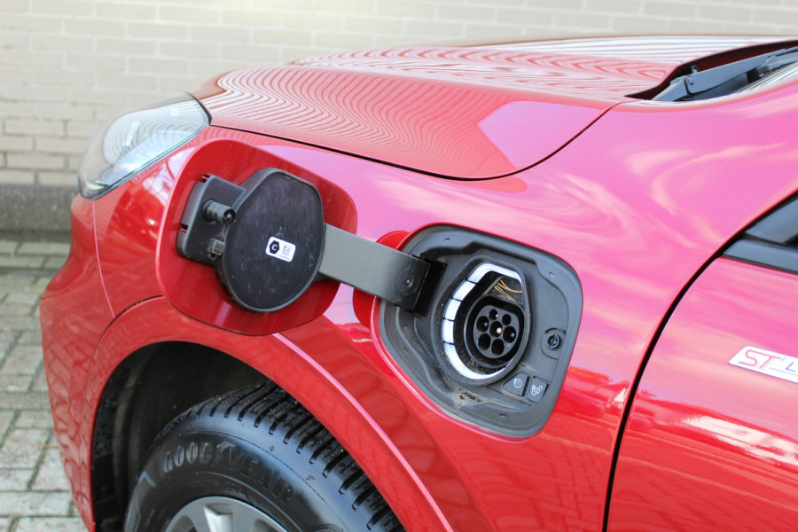 Ford Kuga 2.5 PHEV ST-Line X | Trekhaak | Head-up | B&O | BLIS | Matrix | Adaptieve cruise Ford Kuga 2.5 PHEV ST-Line X | Trekhaak | Head-up | B&O | BLIS | Matrix | Adaptieve cruise