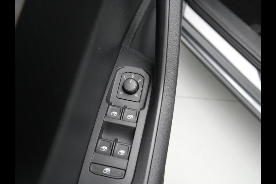 Škoda Karoq 1.5 TSI ACT 150PK DSG Sportline Business Navigatie Camera elek klep keyless 18"velgen 151