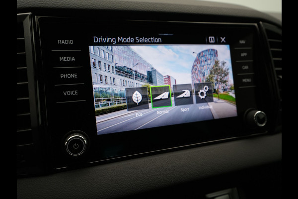 Škoda Karoq 1.5 TSI ACT 150PK DSG Sportline Business Navigatie Camera elek klep keyless 18"velgen 151