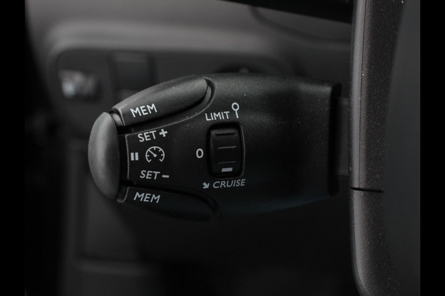 Citroën C3 1.2 PureTech Max Automaat  Airco Navigatie d.m.v.Apple carplay / Android Auto Parksensoren Lichtmetalen Velgen Citroën C3 1.2 PureTech Max Automaat  Airco Navigatie d.m.v.Apple carplay / Android Auto Parksensoren Lichtmetalen Velgen