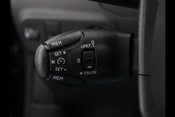 Citroën C3 1.2 PureTech Max Automaat  Airco Navigatie d.m.v.Apple carplay / Android Auto Parksensoren Lichtmetalen Velgen Citroën C3 1.2 PureTech Max Automaat  Airco Navigatie d.m.v.Apple carplay / Android Auto Parksensoren Lichtmetalen Velgen