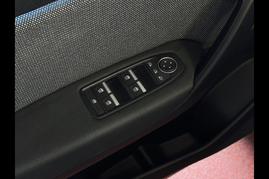 Renault Captur 1.3 MILD HYBRID 160 TECHNO CAMERA 18''LMV STOEL/STUUR .VERW PURE VISION LED 10'' R-LINK NAVI 2025 EDC-automaat (Efficiënt Dual Clutch) 7 Versnellingen 1200KG Trekgewicht