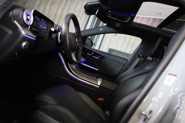 Mercedes-Benz C-Klasse Estate 300 e AMG 63 Look / Massage / Burmester / Head Up / 360 Camera / Acc / Elek Stoelen / Open Pano / 20
