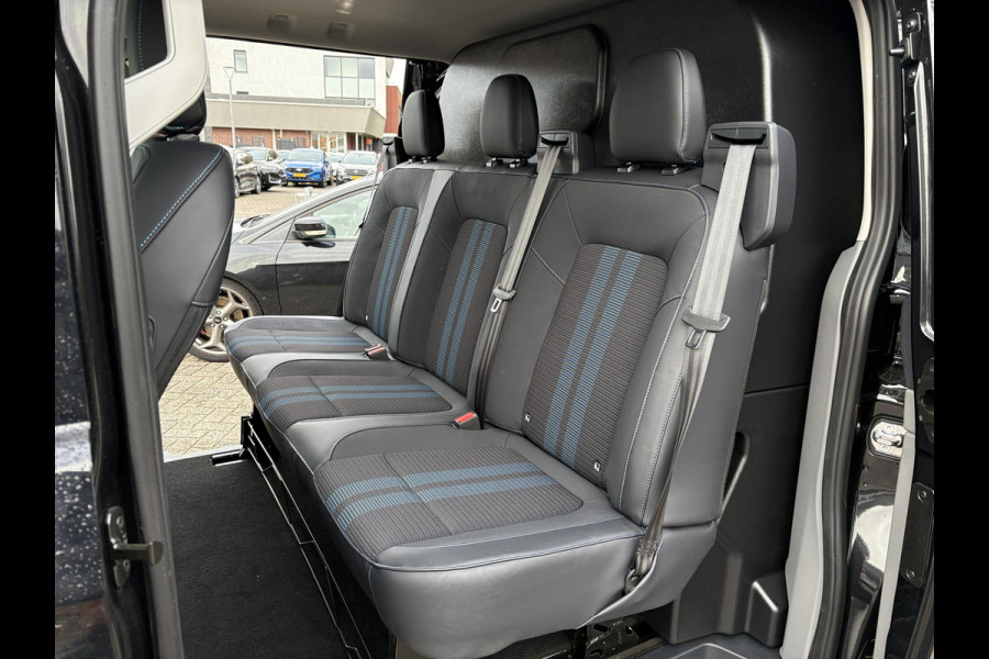 Ford Transit Custom 320 2.5 PHEV L2H1 Sport DC | SCI | 233pk | | Dubbele Cabine | Dubbele zijschuifdeur | Inklapbare trekhaak | 19 inch lichtmetalen Sport velgen (mat zwart) | Verwarmbaar stuurwiel | Navigatie systeem