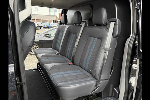 Ford Transit Custom 320 2.5 PHEV L2H1 Sport DC | SCI | 233pk | | Dubbele Cabine | Dubbele zijschuifdeur | Inklapbare trekhaak | 19 inch lichtmetalen Sport velgen (mat zwart) | Verwarmbaar stuurwiel | Navigatie systeem