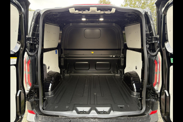 Ford Transit Custom 320 2.5 PHEV L2H1 Sport DC | SCI | 233pk | | Dubbele Cabine | Dubbele zijschuifdeur | Inklapbare trekhaak | 19 inch lichtmetalen Sport velgen (mat zwart) | Verwarmbaar stuurwiel | Navigatie systeem