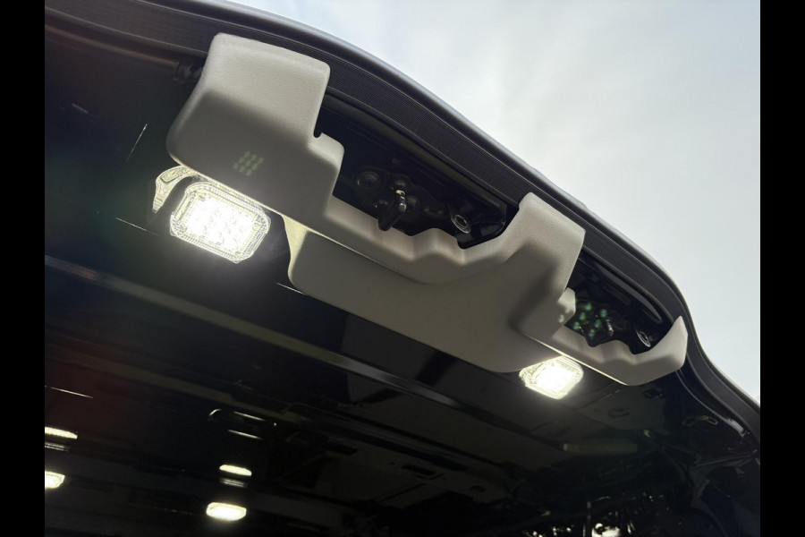 Ford Transit Custom 320 2.5 PHEV L2H1 Sport DC | SCI | 233pk | | Dubbele Cabine | Dubbele zijschuifdeur | Inklapbare trekhaak | 19 inch lichtmetalen Sport velgen (mat zwart) | Verwarmbaar stuurwiel | Navigatie systeem