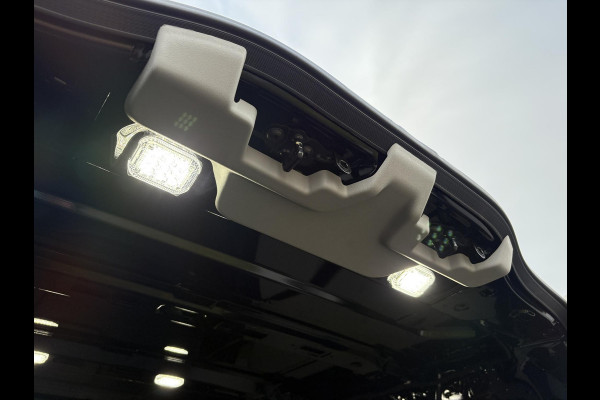 Ford Transit Custom 320 2.5 PHEV L2H1 Sport DC | SCI | 233pk | | Dubbele Cabine | Dubbele zijschuifdeur | Inklapbare trekhaak | 19 inch lichtmetalen Sport velgen (mat zwart) | Verwarmbaar stuurwiel | Navigatie systeem