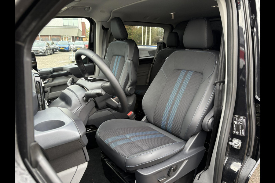 Ford Transit Custom 320 2.5 PHEV L2H1 Sport DC | SCI | 233pk | | Dubbele Cabine | Dubbele zijschuifdeur | Inklapbare trekhaak | 19 inch lichtmetalen Sport velgen (mat zwart) | Verwarmbaar stuurwiel | Navigatie systeem