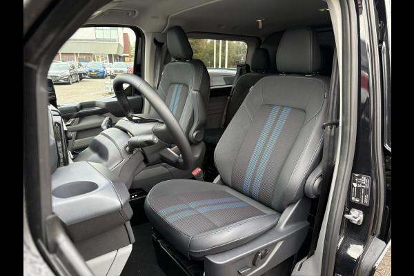Ford Transit Custom 320 2.5 PHEV L2H1 Sport DC | SCI | 233pk | | Dubbele Cabine | Dubbele zijschuifdeur | Inklapbare trekhaak | 19 inch lichtmetalen Sport velgen (mat zwart) | Verwarmbaar stuurwiel | Navigatie systeem