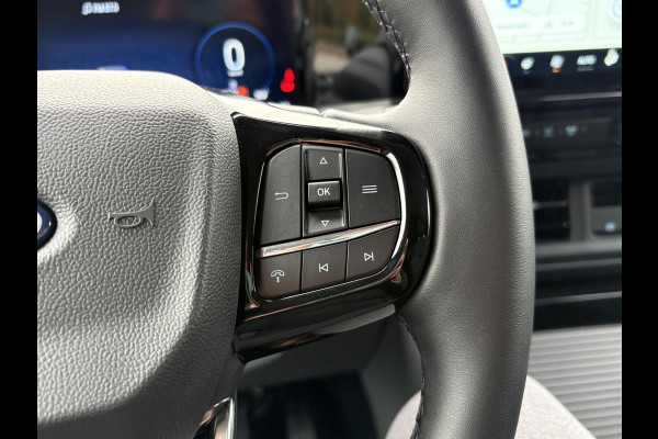 Ford Transit Custom 320 2.5 PHEV L2H1 Sport DC | SCI | 233pk | | Dubbele Cabine | Dubbele zijschuifdeur | Inklapbare trekhaak | 19 inch lichtmetalen Sport velgen (mat zwart) | Verwarmbaar stuurwiel | Navigatie systeem