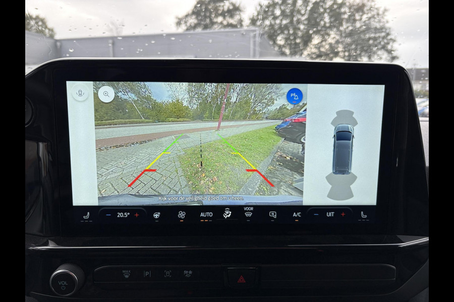 Ford Transit Custom 320 2.5 PHEV L2H1 Sport DC | SCI | 233pk | | Dubbele Cabine | Dubbele zijschuifdeur | Inklapbare trekhaak | 19 inch lichtmetalen Sport velgen (mat zwart) | Verwarmbaar stuurwiel | Navigatie systeem