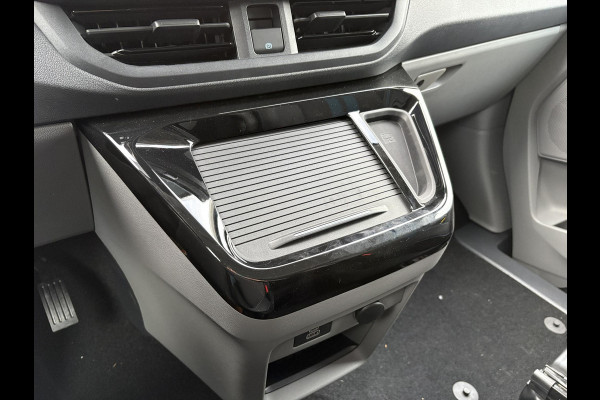 Ford Transit Custom 320 2.5 PHEV L2H1 Sport DC | SCI | 233pk | | Dubbele Cabine | Dubbele zijschuifdeur | Inklapbare trekhaak | 19 inch lichtmetalen Sport velgen (mat zwart) | Verwarmbaar stuurwiel | Navigatie systeem