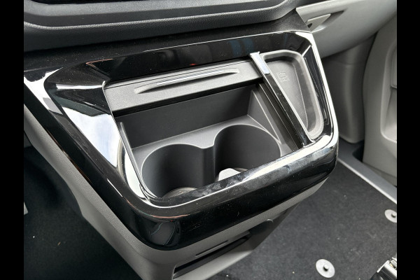 Ford Transit Custom 320 2.5 PHEV L2H1 Sport DC | SCI | 233pk | | Dubbele Cabine | Dubbele zijschuifdeur | Inklapbare trekhaak | 19 inch lichtmetalen Sport velgen (mat zwart) | Verwarmbaar stuurwiel | Navigatie systeem