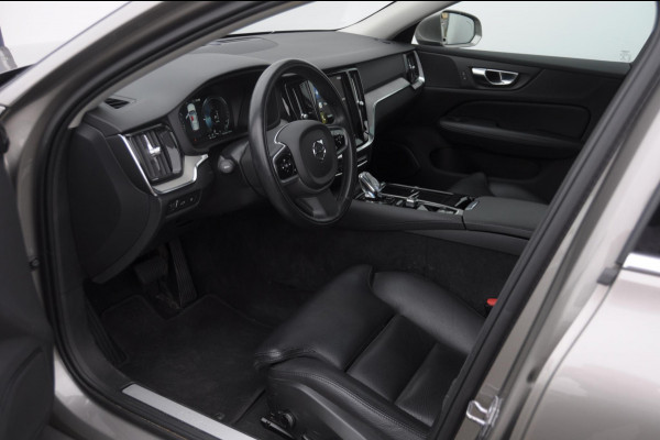 Volvo V60 T6 340PK Automaat Recharge AWD Inscription / Panoramadak / BLIS / Parkeersensoren met camera / Elektrische achterklep / Stoel - en stuurwielverwarming / Getint glas / Adaptieve cruise control Volvo V60 T6 340PK Automaat Recharge AWD Inscription / Panoramadak / BLIS / Parkeersensoren met camera / Elektrische achterklep / Stoel - en stuurwielverwarming / Getint glas / Adaptieve cruise control