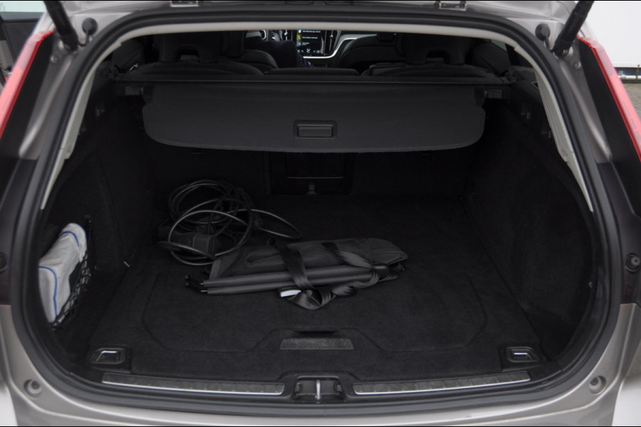 Volvo V60 T6 340PK Automaat Recharge AWD Inscription / Panoramadak / BLIS / Parkeersensoren met camera / Elektrische achterklep / Stoel - en stuurwielverwarming / Getint glas / Adaptieve cruise control Volvo V60 T6 340PK Automaat Recharge AWD Inscription / Panoramadak / BLIS / Parkeersensoren met camera / Elektrische achterklep / Stoel - en stuurwielverwarming / Getint glas / Adaptieve cruise control