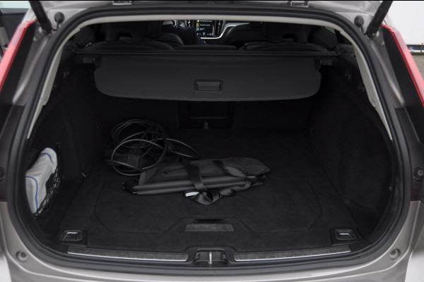 Volvo V60 T6 340PK Automaat Recharge AWD Inscription / Panoramadak / BLIS / Parkeersensoren met camera / Elektrische achterklep / Stoel - en stuurwielverwarming / Getint glas / Adaptieve cruise control Volvo V60 T6 340PK Automaat Recharge AWD Inscription / Panoramadak / BLIS / Parkeersensoren met camera / Elektrische achterklep / Stoel - en stuurwielverwarming / Getint glas / Adaptieve cruise control