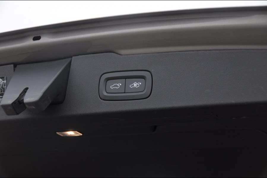 Volvo V60 T6 340PK Automaat Recharge AWD Inscription / Panoramadak / BLIS / Parkeersensoren met camera / Elektrische achterklep / Stoel - en stuurwielverwarming / Getint glas / Adaptieve cruise control Volvo V60 T6 340PK Automaat Recharge AWD Inscription / Panoramadak / BLIS / Parkeersensoren met camera / Elektrische achterklep / Stoel - en stuurwielverwarming / Getint glas / Adaptieve cruise control