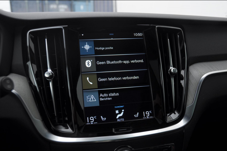Volvo V60 T6 340PK Automaat Recharge AWD Inscription / Panoramadak / BLIS / Parkeersensoren met camera / Elektrische achterklep / Stoel - en stuurwielverwarming / Getint glas / Adaptieve cruise control Volvo V60 T6 340PK Automaat Recharge AWD Inscription / Panoramadak / BLIS / Parkeersensoren met camera / Elektrische achterklep / Stoel - en stuurwielverwarming / Getint glas / Adaptieve cruise control