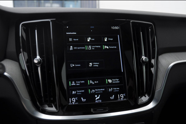 Volvo V60 T6 340PK Automaat Recharge AWD Inscription / Panoramadak / BLIS / Parkeersensoren met camera / Elektrische achterklep / Stoel - en stuurwielverwarming / Getint glas / Adaptieve cruise control Volvo V60 T6 340PK Automaat Recharge AWD Inscription / Panoramadak / BLIS / Parkeersensoren met camera / Elektrische achterklep / Stoel - en stuurwielverwarming / Getint glas / Adaptieve cruise control