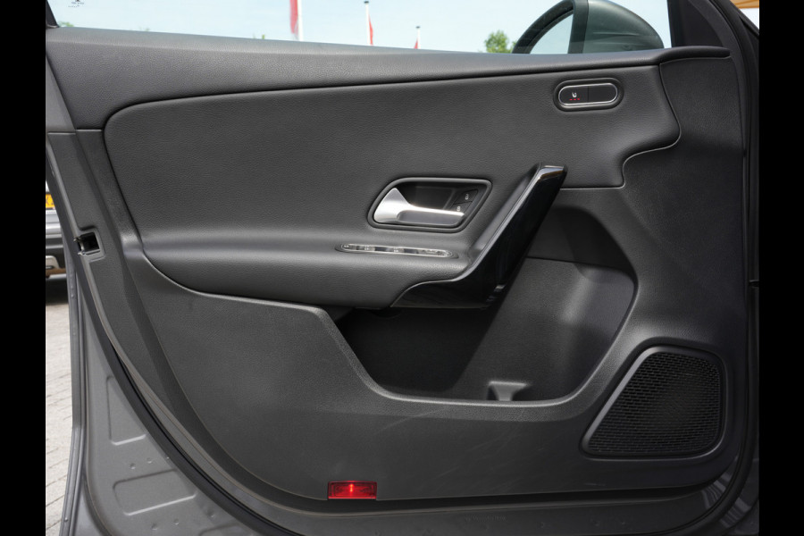Mercedes-Benz A-Klasse 180 Business Solution Automaat | Navigatie | Android/Apple Carplay