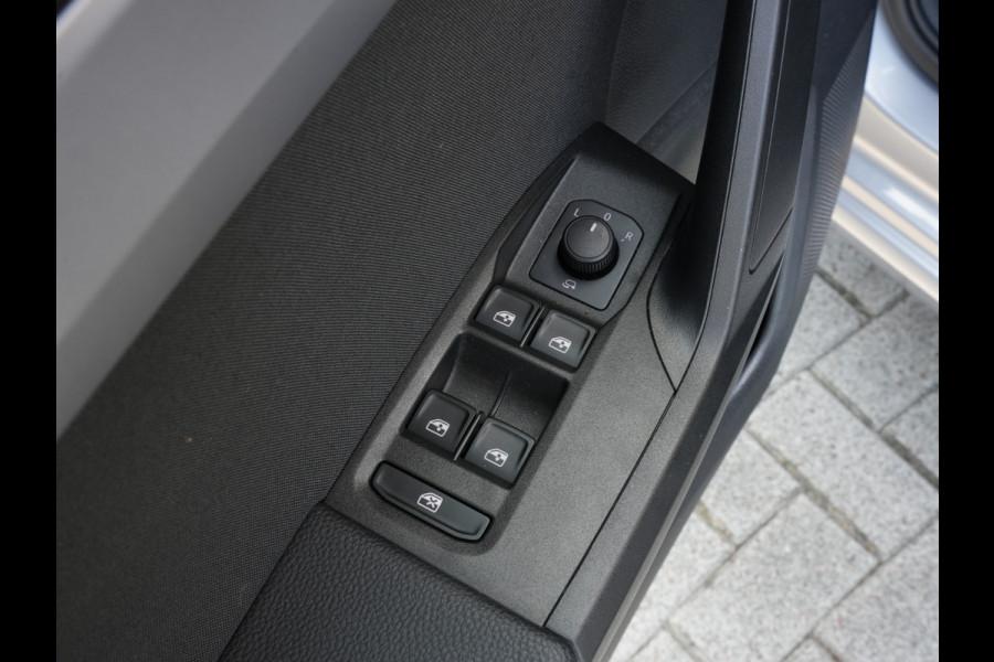 Seat Ibiza 1.0 TSI 116PK!! 6 Bak FR Business Intense | Clima | Camera | Navigatie | Android/Apple Carplay Seat Ibiza 1.0 TSI 116PK!! 6 Bak FR Business Intense | Clima | Camera | Navigatie | Android/Apple Carplay