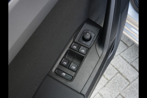 Seat Ibiza 1.0 TSI 116PK!! 6 Bak FR Business Intense | Clima | Camera | Navigatie | Android/Apple Carplay Seat Ibiza 1.0 TSI 116PK!! 6 Bak FR Business Intense | Clima | Camera | Navigatie | Android/Apple Carplay