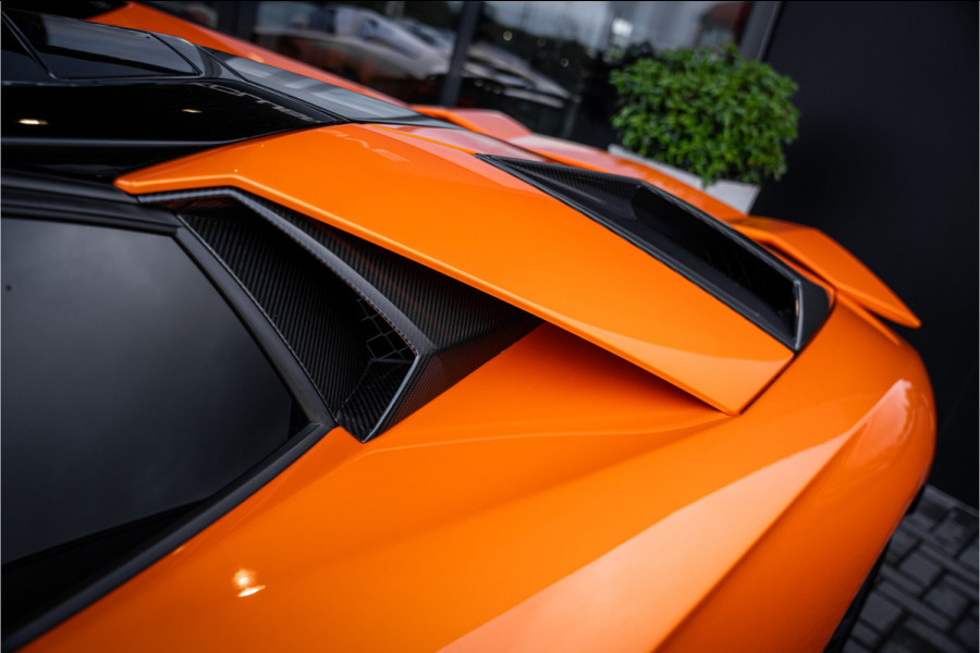 Lamborghini Aventador 6.5 V12 S - Arancio Atlas | Roadster | Lift | Personam + Carbon Package | Sensonum Lamborghini Aventador 6.5 V12 S - Arancio Atlas | Roadster | Lift | Personam + Carbon Package | Sensonum
