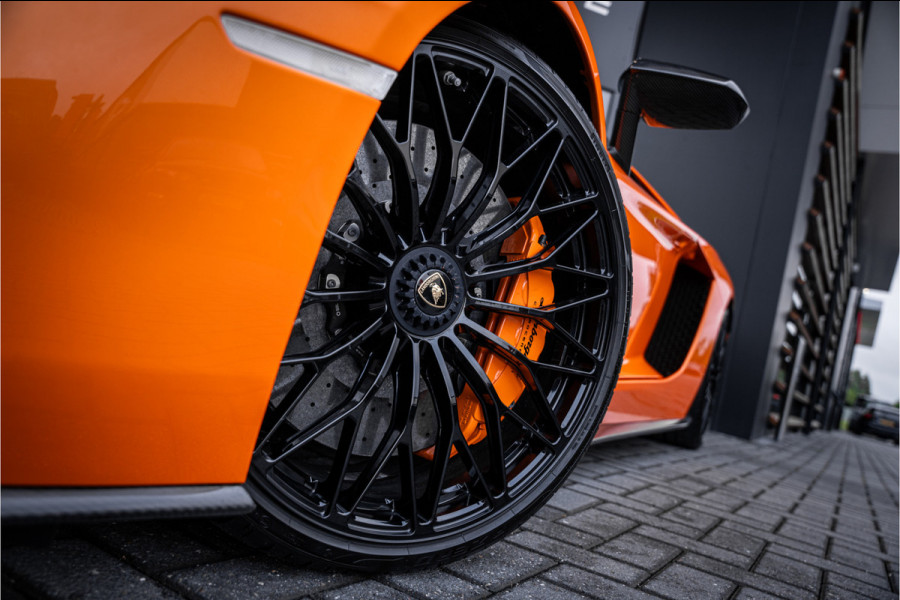 Lamborghini Aventador 6.5 V12 S - Arancio Atlas | Roadster | Lift | Personam + Carbon Package | Sensonum Lamborghini Aventador 6.5 V12 S - Arancio Atlas | Roadster | Lift | Personam + Carbon Package | Sensonum