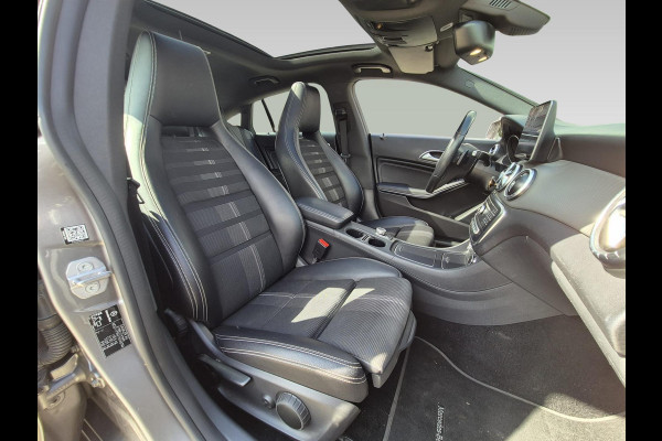 Mercedes-Benz CLA-Klasse Shooting Brake 180 Business Solution | schuifdak | halfleder | navigatie | stoelverwarming | trekhaak wegklapbaar Mercedes-Benz CLA-Klasse Shooting Brake 180 Business Solution | schuifdak | halfleder | navigatie | stoelverwarming | trekhaak wegklapbaar