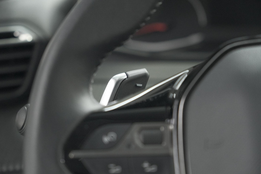 Peugeot 2008 PureTech 130 EAT8 Active | Parkeersensoren | Navigatie | Apple Carplay