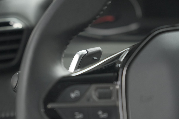 Peugeot 2008 PureTech 130 EAT8 Active | Parkeersensoren | Navigatie | Apple Carplay
