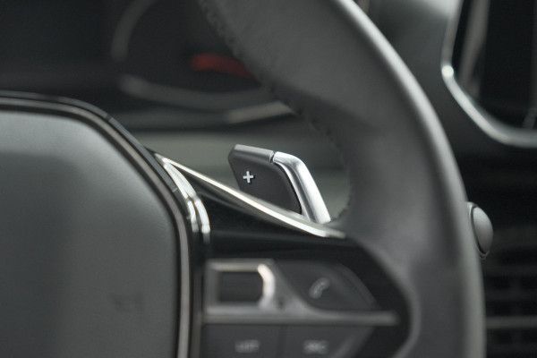 Peugeot 2008 PureTech 130 EAT8 Active | Parkeersensoren | Navigatie | Apple Carplay