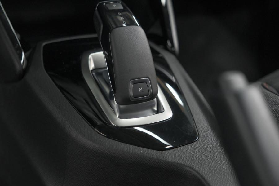 Peugeot 2008 PureTech 130 EAT8 Active | Parkeersensoren | Navigatie | Apple Carplay
