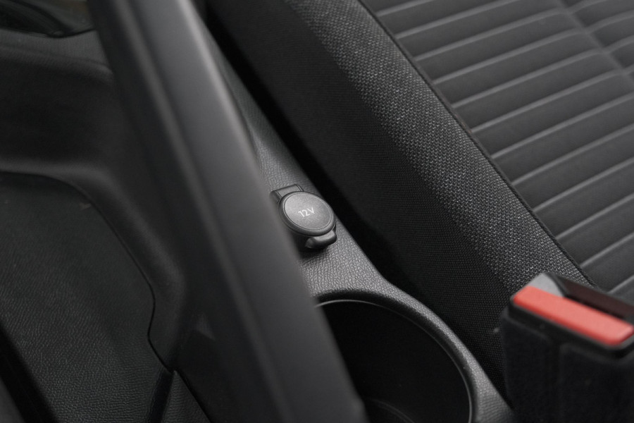 Peugeot 2008 PureTech 130 EAT8 Active | Parkeersensoren | Navigatie | Apple Carplay