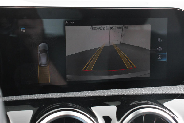 Mercedes-Benz A-Klasse 200 163pk Automaat Progressive Navigatie Camera Lane Assist Stoelverwarming LED DAB Keyless Go Lichtmetalen Velgen