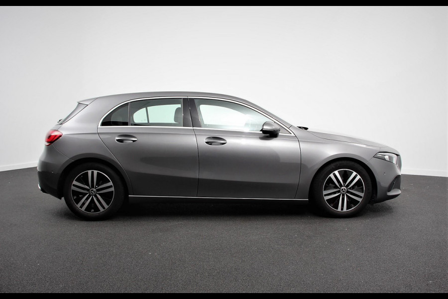 Mercedes-Benz A-Klasse 200 163pk Automaat Progressive Navigatie Camera Lane Assist Stoelverwarming LED DAB Keyless Go Lichtmetalen Velgen