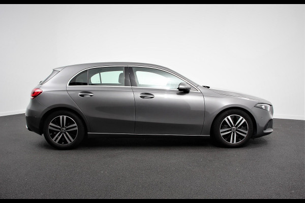 Mercedes-Benz A-Klasse 200 163pk Automaat Progressive Navigatie Camera Lane Assist Stoelverwarming LED DAB Keyless Go Lichtmetalen Velgen