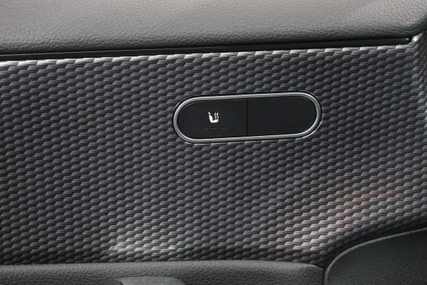 Mercedes-Benz A-Klasse 200 163pk Automaat Progressive Navigatie Camera Lane Assist Stoelverwarming LED DAB Keyless Go Lichtmetalen Velgen