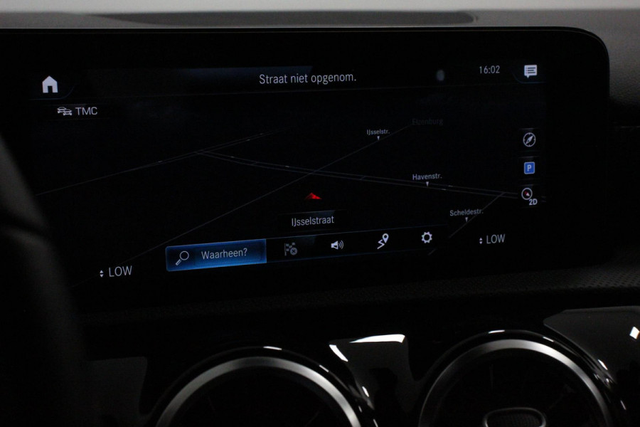 Mercedes-Benz A-Klasse 200 163pk Automaat Progressive Navigatie Camera Lane Assist Stoelverwarming LED DAB Keyless Go Lichtmetalen Velgen